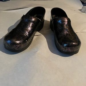 Cool designed dansko nursing shoes.